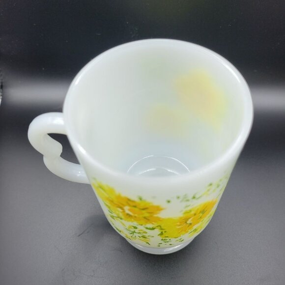 Correlle Cup Mug Set of 2 Yellow Floral Milk Glass Flowers Footed Finger Handle - Picture 6 of 10